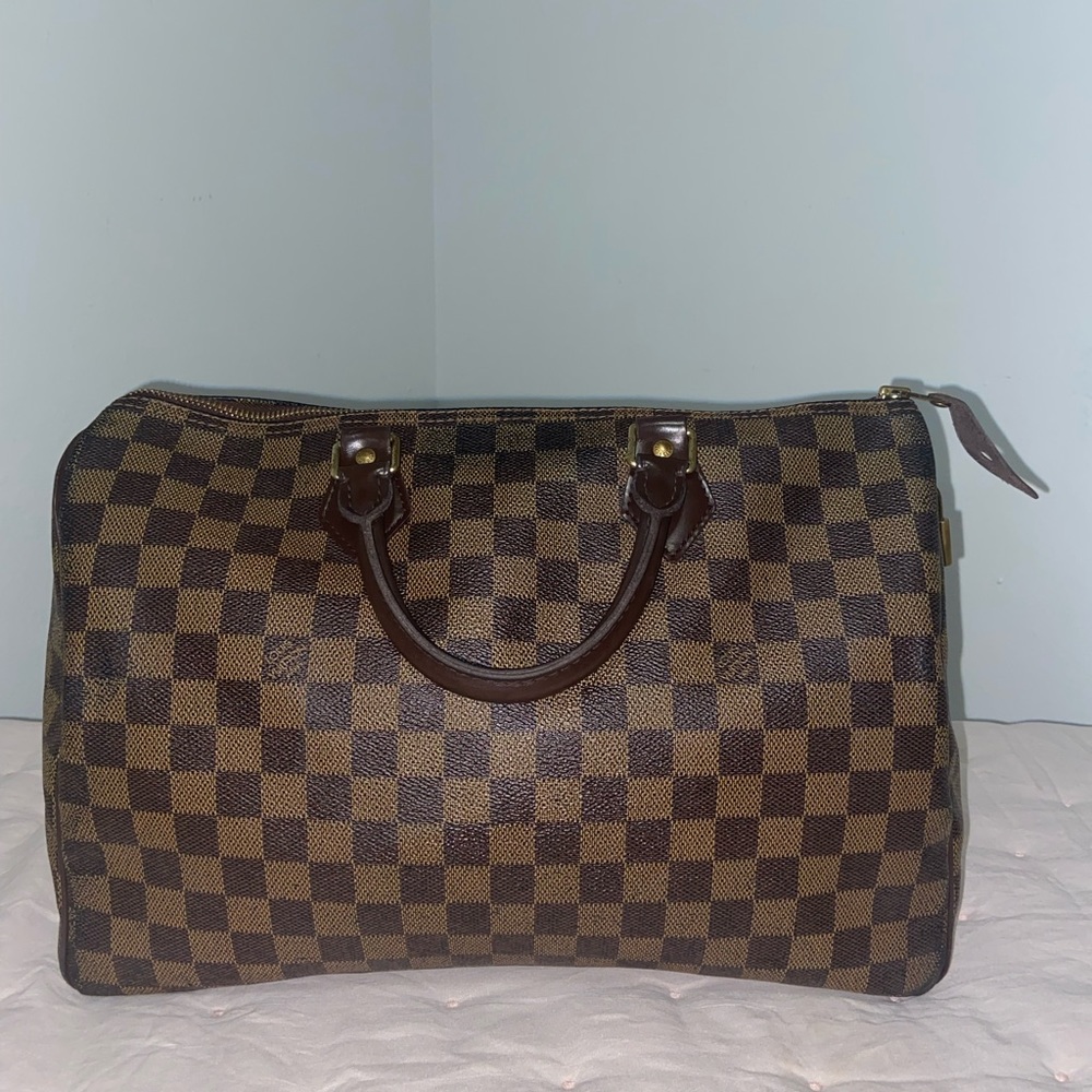 SOLD.  🌹Authentic Louis Vuitton Speedy 35